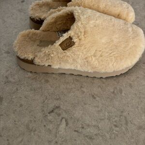 Ugg Slip On
